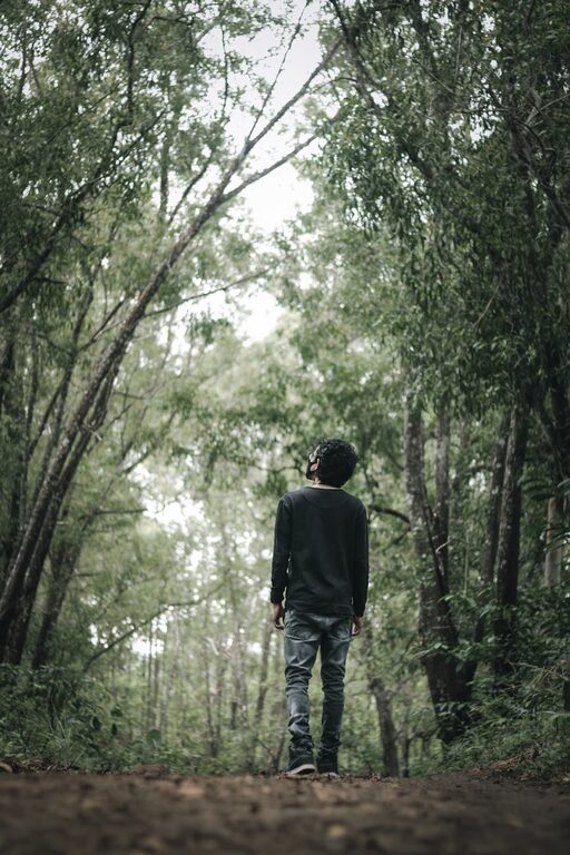 Beginner Guide to Mindful Walking: Connect with Body and Mind